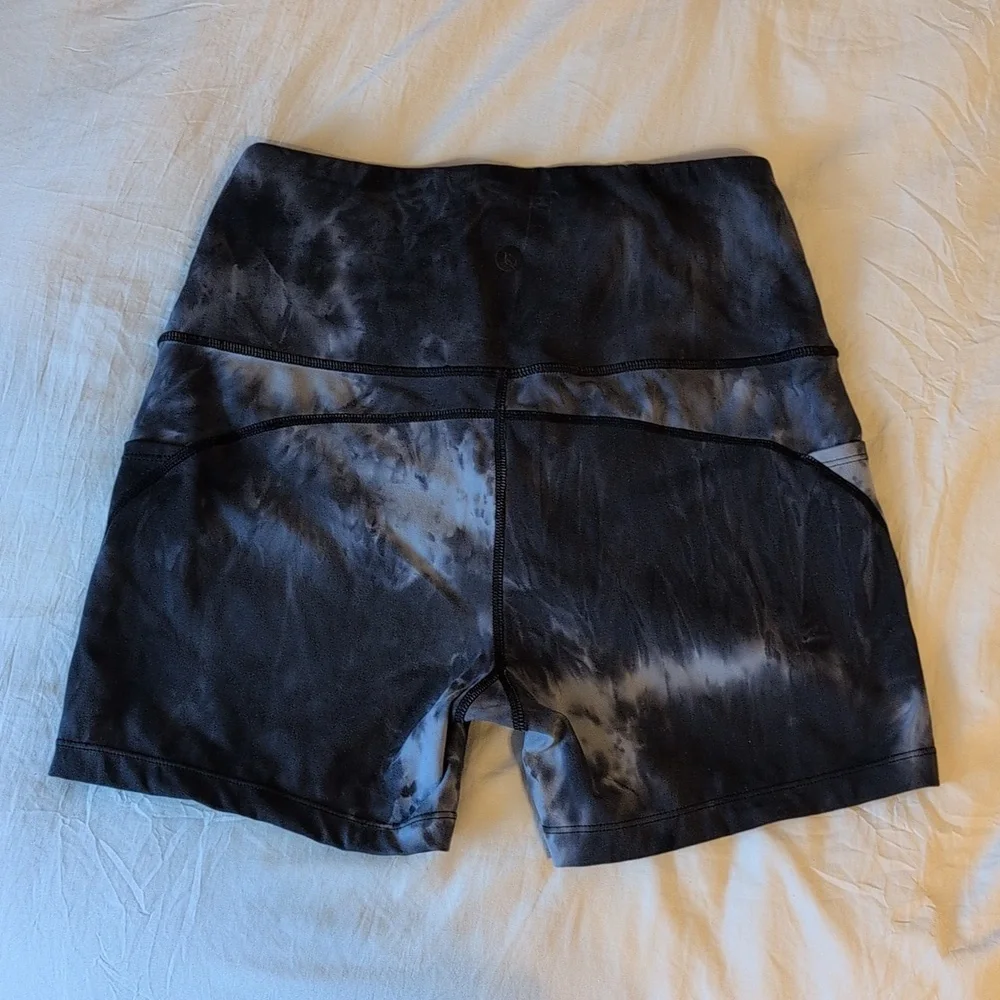 Baleaf Women's Black and Gray Tie-Dye Bike Shorts Size Medium - Picture 2 of 13